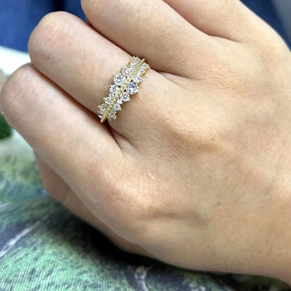 Brilliant Cut Diamond Wedding band in approximately 0.85 tcw. In 14 kt gold plat - Picture 7 of 13